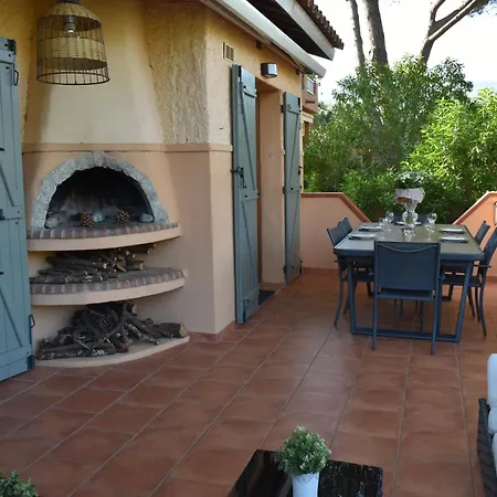 Hébergement de vacances Maison De Pour 10 Personnes De 4 Front De Corse-du-sud Appietto