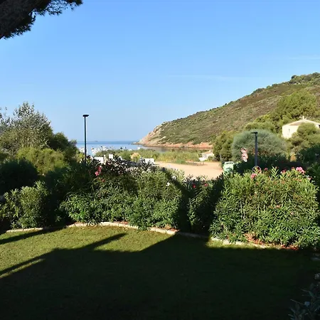 Hébergement de vacances Maison De Pour 10 Personnes De 4 Front De Corse-du-sud Appietto