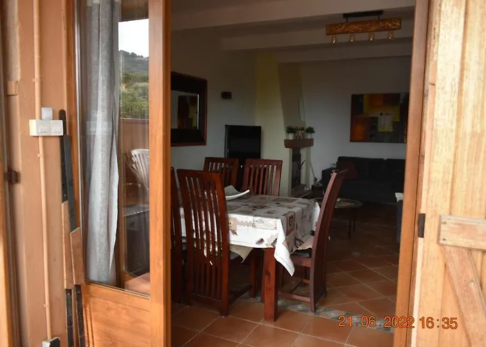 Hébergement de vacances Maison De Pour 10 Personnes De 4 Front De Corse-du-sud