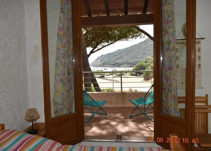 Hébergement de vacances Maison De Pour 10 Personnes De 4 Front De Corse-du-sud *