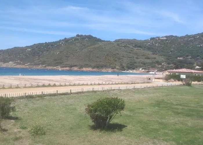 Hébergement de vacances Maison De Pour 10 Personnes De 4 Front De Corse-du-sud