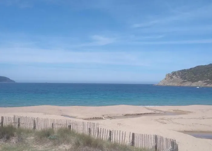Hébergement de vacances Maison De Pour 10 Personnes De 4 Front De Corse-du-sud *