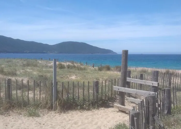 Hébergement de vacances Maison De Pour 10 Personnes De 4 Front De Corse-du-sud Appietto