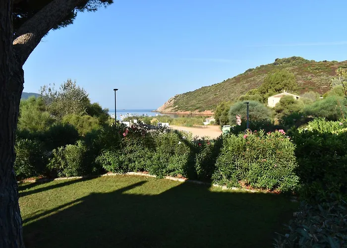 Hébergement de vacances Maison De Pour 10 Personnes De 4 Front De Corse-du-sud Appietto