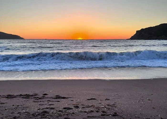 Hébergement de vacances Maison De Pour 10 Personnes De 4 Front De Corse-du-sud Appietto